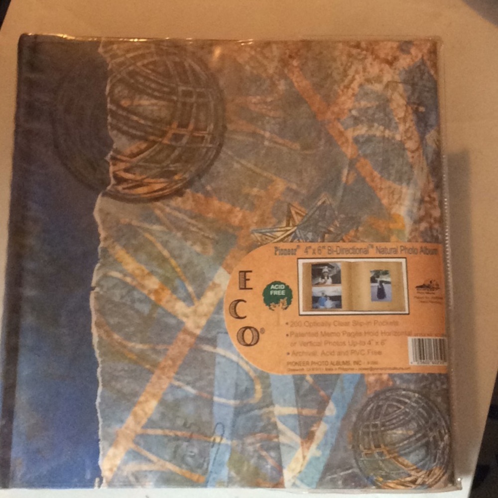 Pioneer 4”x6” bi-directional natural photo album.